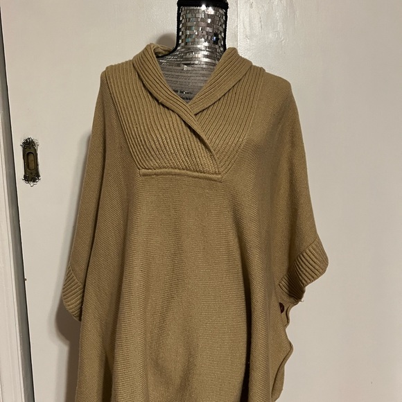 H&M Tan Oversized Sweater Poncho - Picture 1 of 5